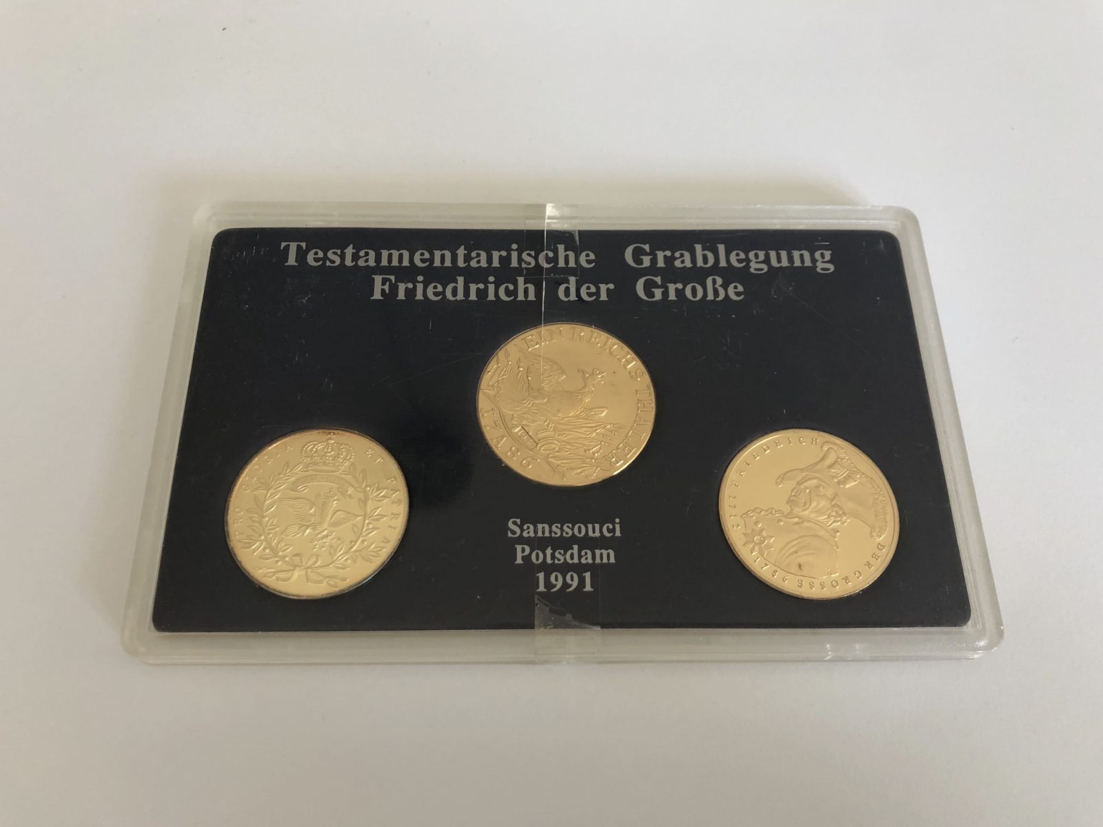 Drei vergoldete Medaillen
